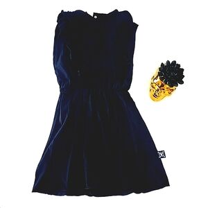 NWOT Nununu black casual dress, snap closure